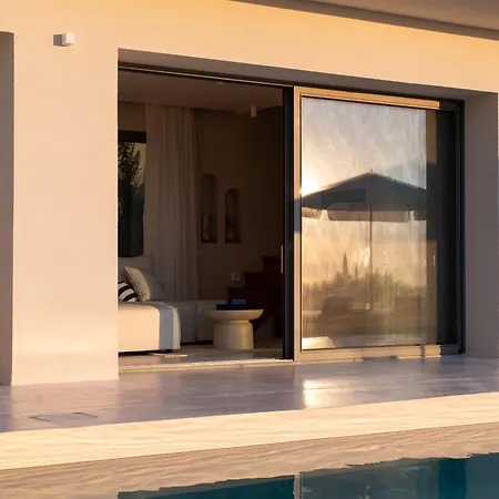 Capo Lefkada 97 - Sea View - Two Private Pools فيلة